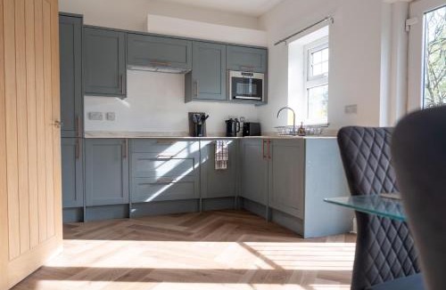 Newport Apartment | 2 BR Apartment- Private Parking