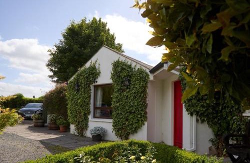 County Meath Apartment | 2 Bedroom Apartment - Free Parking & Garden