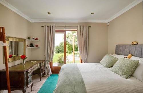 County Meath Apartment | 2 Bedroom Apartment - Free Parking & Garden
