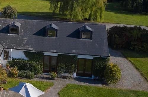 County Meath Apartment | 2 Bedroom Apartment - Free Parking & Garden