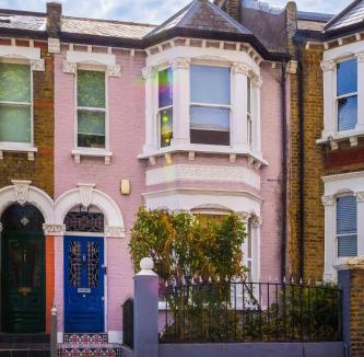 West Hampstead House | Luxurious W Hampstead room with Own bath Well connected minutes To Wembley KingsX Central Direct to Luton airport