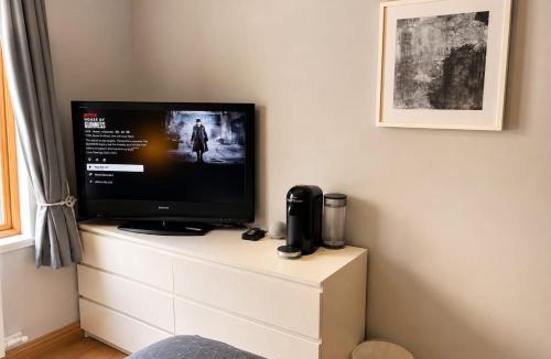 Castleknock House | Modern Double Room with Private Bathroom near Dublin Airport