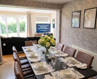 Leamington Spa House | Modern Large 5-Bed-2 Baths-Parking-Great for Groups-Contractors-Families-Royal Leamington Spa-Warwickshire-By The Home Makers Hub