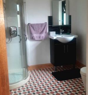 Blackwater House | Sea Breeze Blackwater 5 minutes walk from a beautiful beach