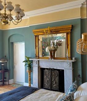 Londonderry House | Riverbank House