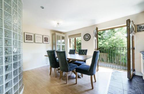 Castlereagh House | Beautiful 4BR Home in Peaceful Area Lots Around - Pass the Keys