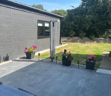 Sutton Cross House | Modern 2 Bed Luxury Cabin Private Gated Estate