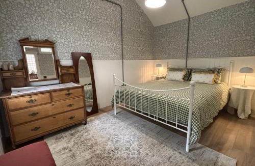 Londonderry House | Lizzy's Cottage