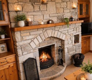 Kilfea House | Lakeside Retreat Sleeps 8 & 15 mins from Westport