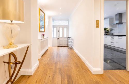 City of Westminster House | Modern 5 BDR Retreat with Terrace by Hyde Park