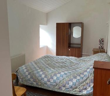 Dunbeacon Apartment | Near to Durrus Cozy Apartment with a View
