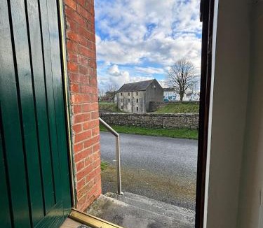 Daingean Apartment | Bright and cozy apartment on Grand Canal Greenway