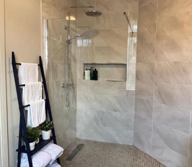 Daingean Apartment | Bright and cozy apartment on Grand Canal Greenway
