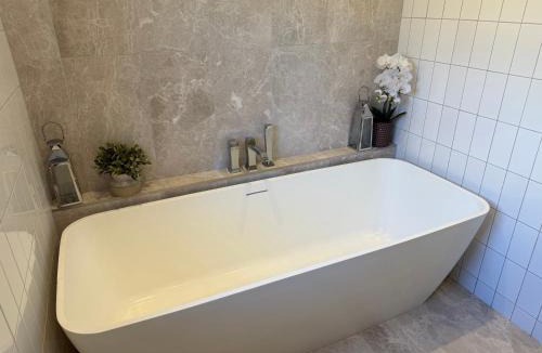 Templepatrick House | Luxury Croft Templepatrick Near Airport Rabbit and Hilton hotel