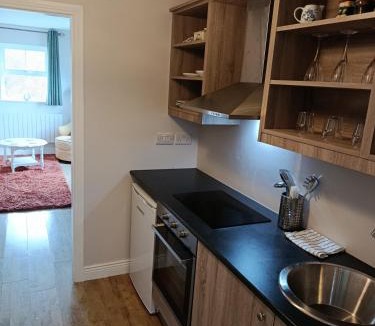 Kilmuckridge Bed & Breakfast | The Feathered Nest Studio Apartment at The Cracked Hen