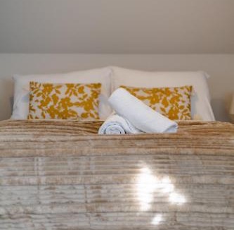 Coedkernew Apartment | Stylish 3BR Apartment Newport Near M4 Free Parking on site