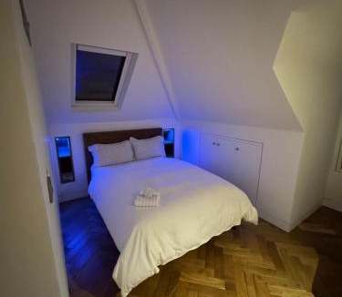 Temple Bar Apartment | Luxury One Bed Penthouse Apartment in Central Dublin D2