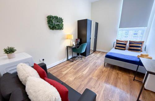 Addison Apartment | 2-Bedroom Hammersmith Flat with WiFi, washer, dryer near Shepherds Bush & Westfield London by Staylio London