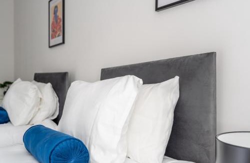 Chalfont St Peter Apartment | Chalfont Contractor Accommodation, Sleeps 5, Parking & WiFi