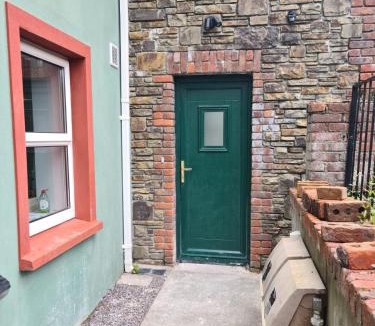 Glenbeigh Apartment | Modern 2 bedroom Apartment with River views