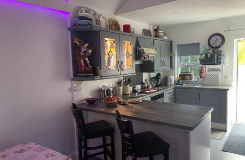 Donegal Apartment | Almost Heaven - 4 min drive from Donegal Town