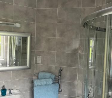 Londonderry Bed & Breakfast | Five Oaks Bed & Breakfast with free parking, tranquil setting