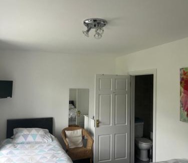 Londonderry Bed & Breakfast | Five Oaks Bed & Breakfast with free parking, tranquil setting