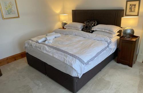 Londonderry Bed & Breakfast | Brackfield House Super king bed ,Single Free parking wifi