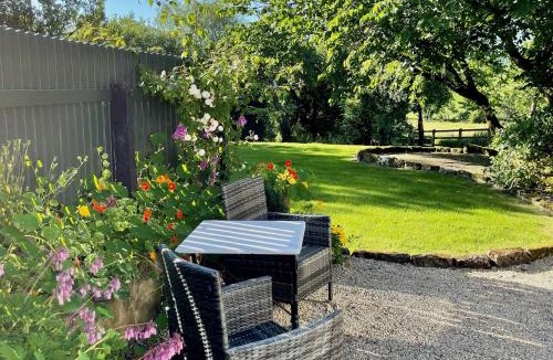 Fivemiletown Apartment | Elm Tree Cottage