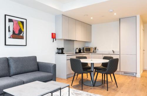 Sutton Cross Apartment | The Hunt One