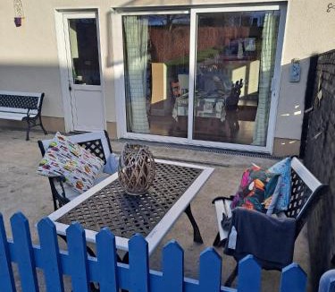 Kildangan Apartment | 2-Bed Apartment Sleeps 6 with Parking