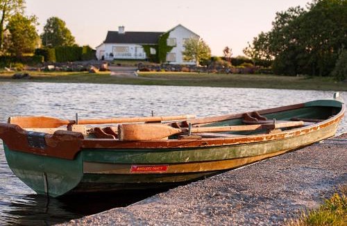 Oughterard Bed & Breakfast | The Waterfront House Country Home