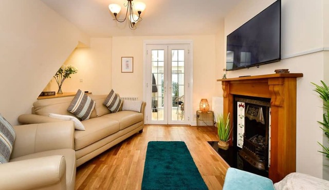 Just Stay Wales - Castle Square Cottage