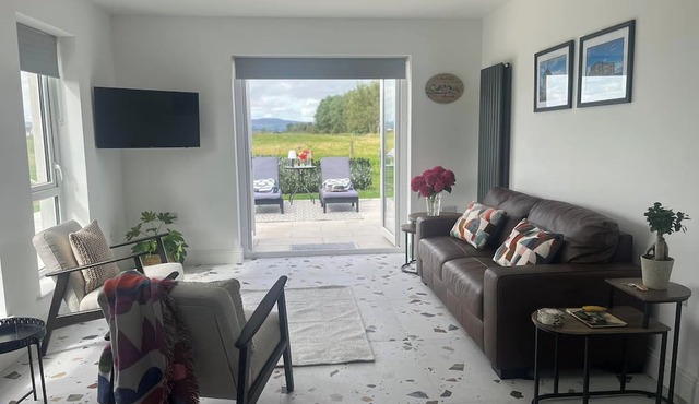 Sunset Cottage - Sleeps 6 - Parking - Garden