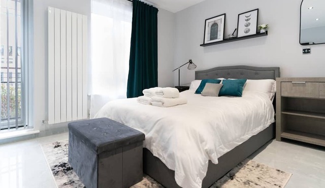 Luxury 5BD Guesthouse