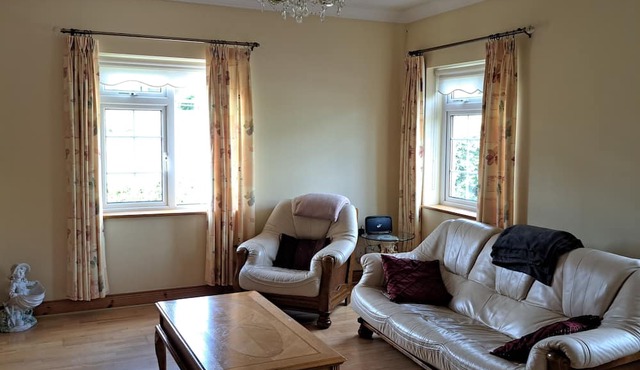 Spacious 6-bed House 10 Minutes From Knock Airport