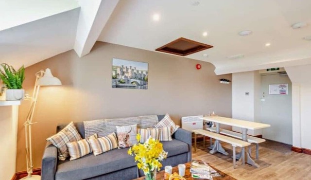 Lion Hotel and Studio Apartments