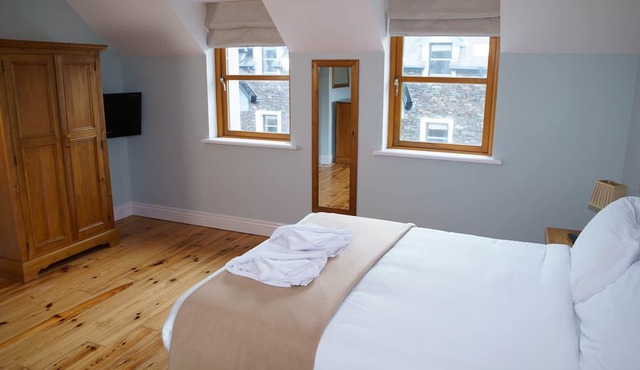 Dingle Courtyard Cottages 2 Bed Sleeps 4
