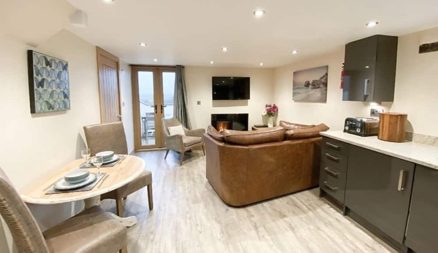 Converted Barn with Superb Sea and Countryside Views