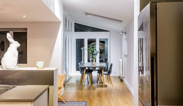 The Modern Classic - Contemporary & Elegant 3BDR Home