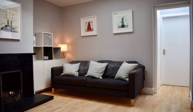 Charming 2 Bedroom Cottage in Central Location