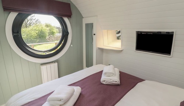 The Hazel Hobbit Pod