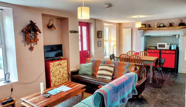 Wild Atlantic Way cottage, 10km from Cliffs of Moher, 5km from Lahinch.