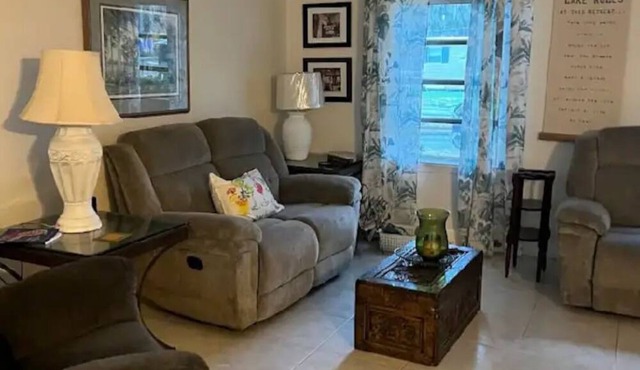 Peaceful getaway on Lake Rosalie - kayaks, fishing poles, golf cart and more! in Lake Wales