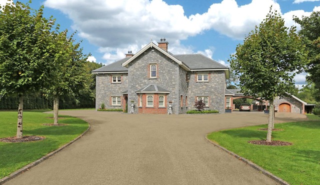 Sallymount Manor