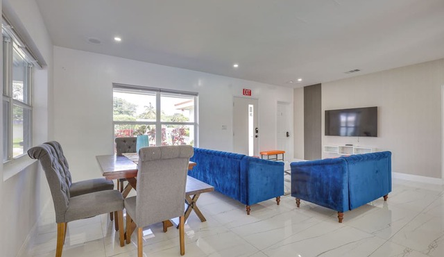 Luxe Ft Lauderdale Pool Oasis Near Airport & Beach in Fort Lauderdale