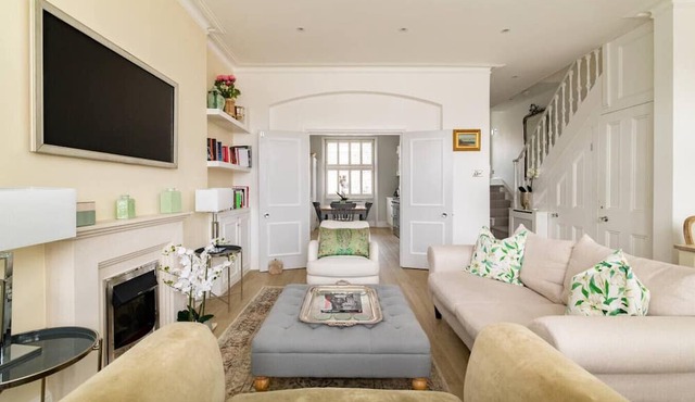 The Montagu – 2 Bedroom with Terrace in Kensington