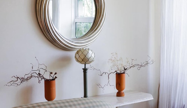 Private 4 bedroom wing in Georgian Linen House w/modern twist (Pet Friendly)
