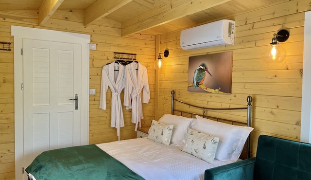 Beautiful studio style lodge, located in the Kent countryside
