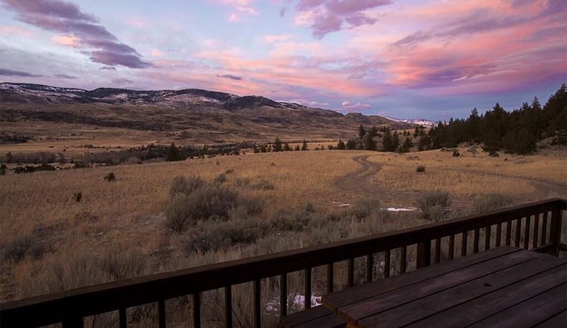Carbella Cabin - Charming Cabin On Over 70 Acres Overlooking Tom Miner Basin in Emigrant